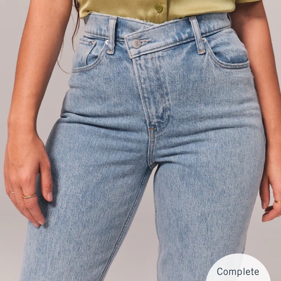 Abercrombie & Fitch Curve Love Ultra High Rise 90s Straight Jean - Picture 5 of 7